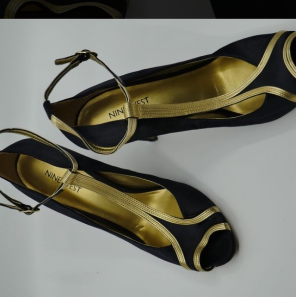 AVAILABLE ONLY IN THE BUNDLE/ Amazing Nine West 9 1/2 Heels, black and gold - Picture 3 of 15